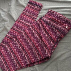 Like New- Great Condition- Lululemon - pattern leggings
